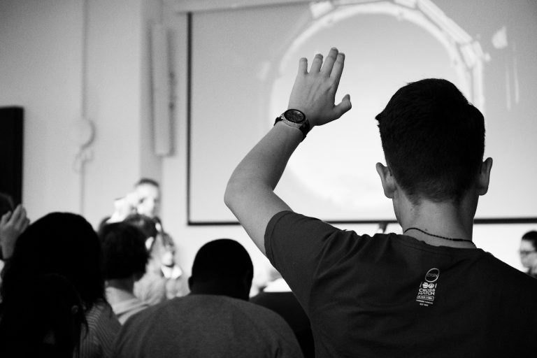 Uni students look for face-to face teaching