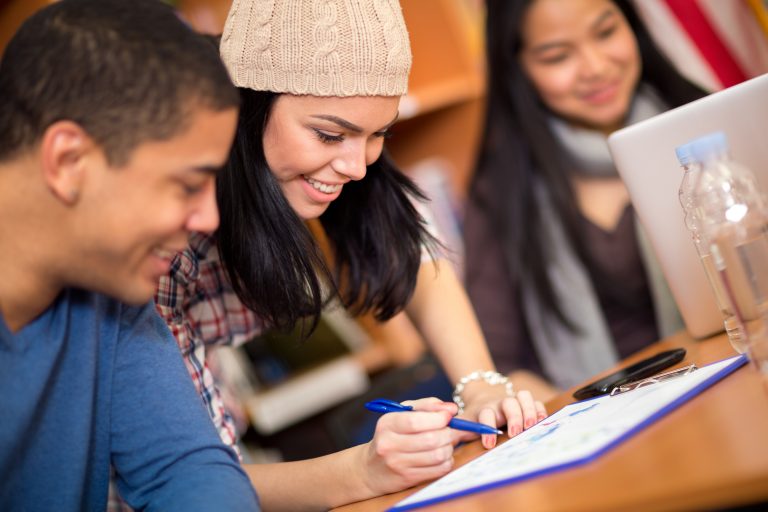 Visa requirement lifted for Colombian students
