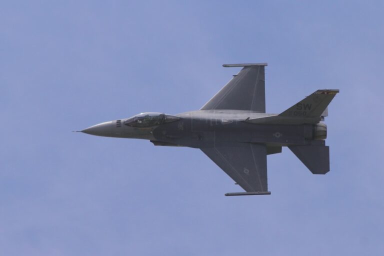 Ukrainian pilots fluent in English must undergo four months of English lessons