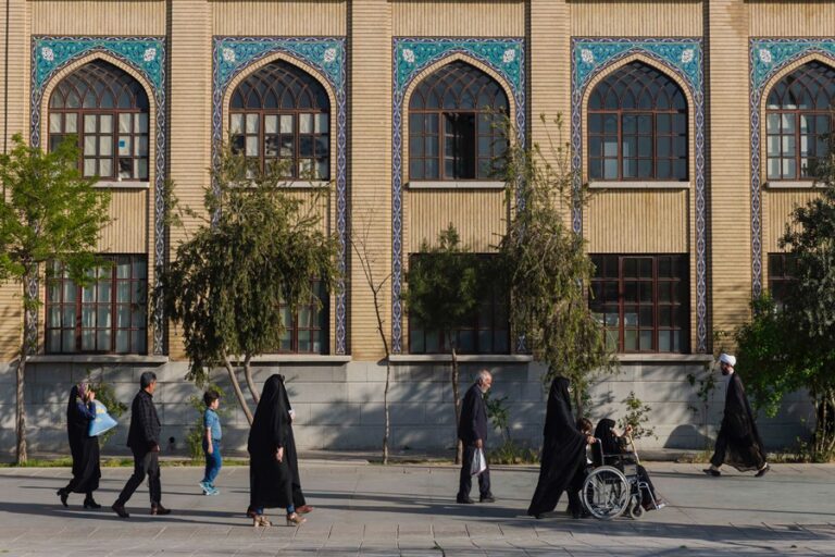 Iran: crackdown on foreign languages and international schools